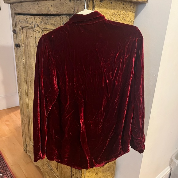 Red velvet women’s long sleeve shirt - Picture 2 of 3
